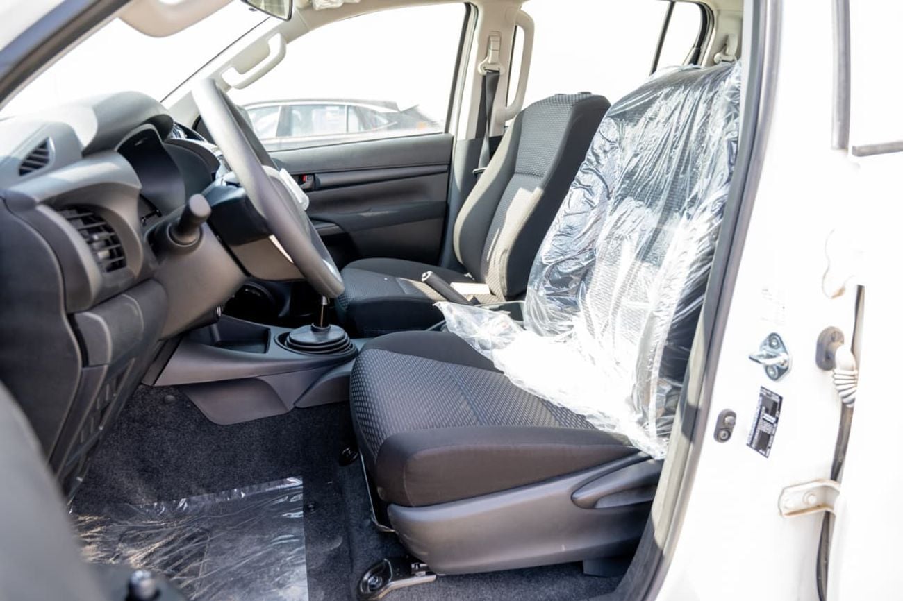 تويوتا هيلوكس SGLX 2.4GD | Manual | Diesel | Pickup Truck | Four Wheel Drive | 5 Seats | 4 Door