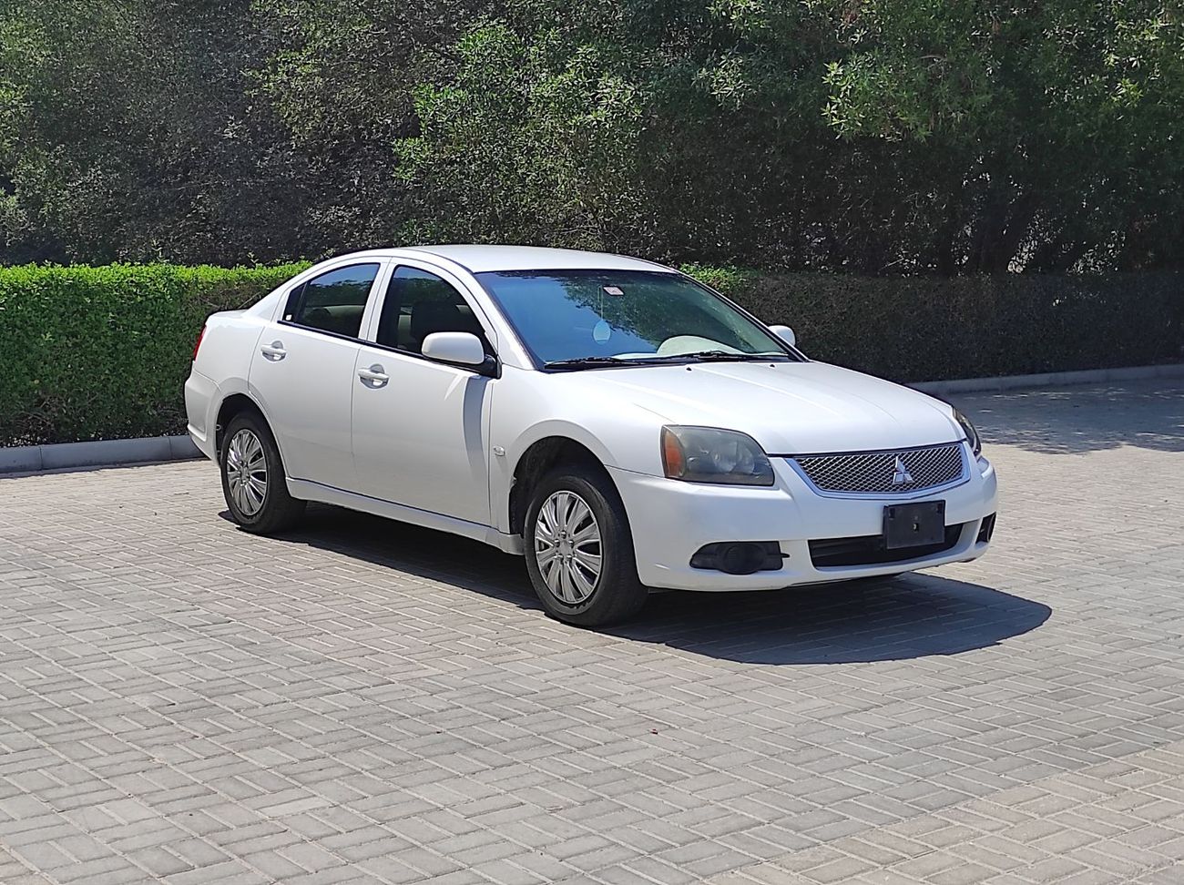 Mitsubishi Galant GLS 2.4L Mitsubishi Gallant 2011 Gcc V4 full automatic