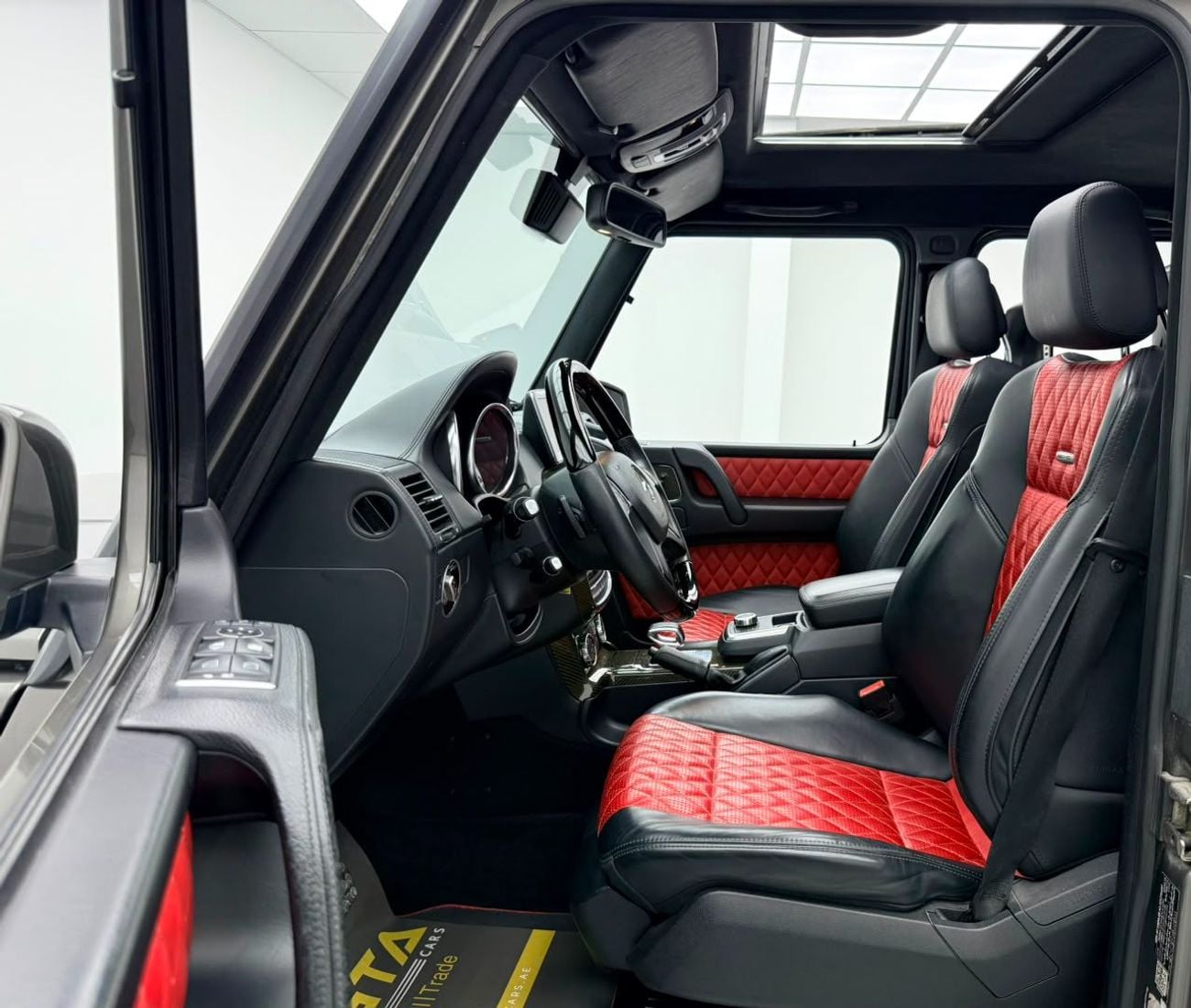 Mercedes Benz G63 AMG STD 2015 Mercedes G63 AMG, Full Service History, Carbon Fiber Interior, Excellent Condition, GCC