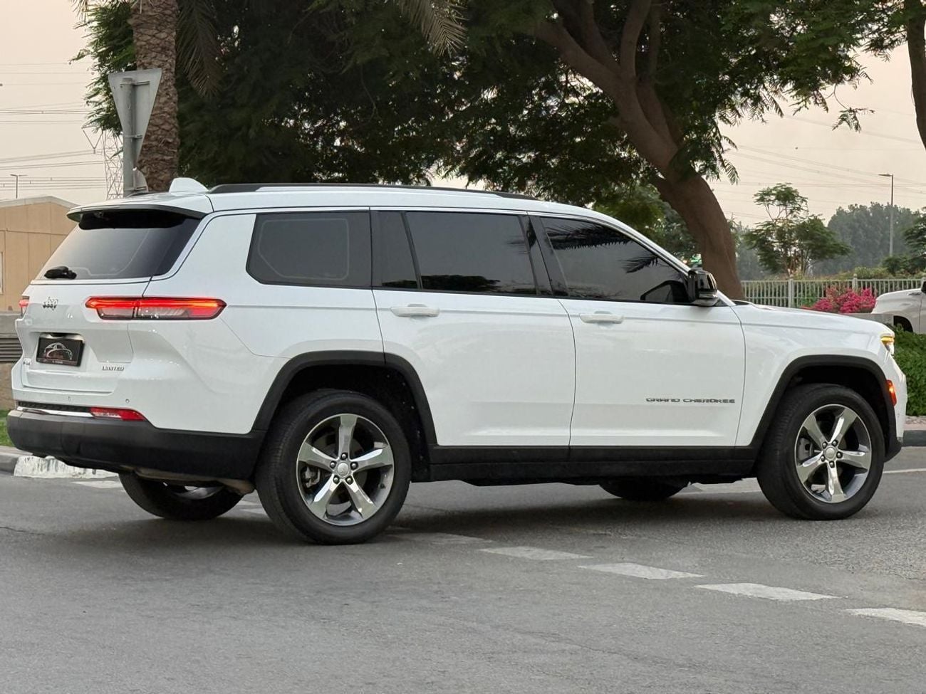جيب جراند شيروكي LIMITED PLUS L Limited 3.6L