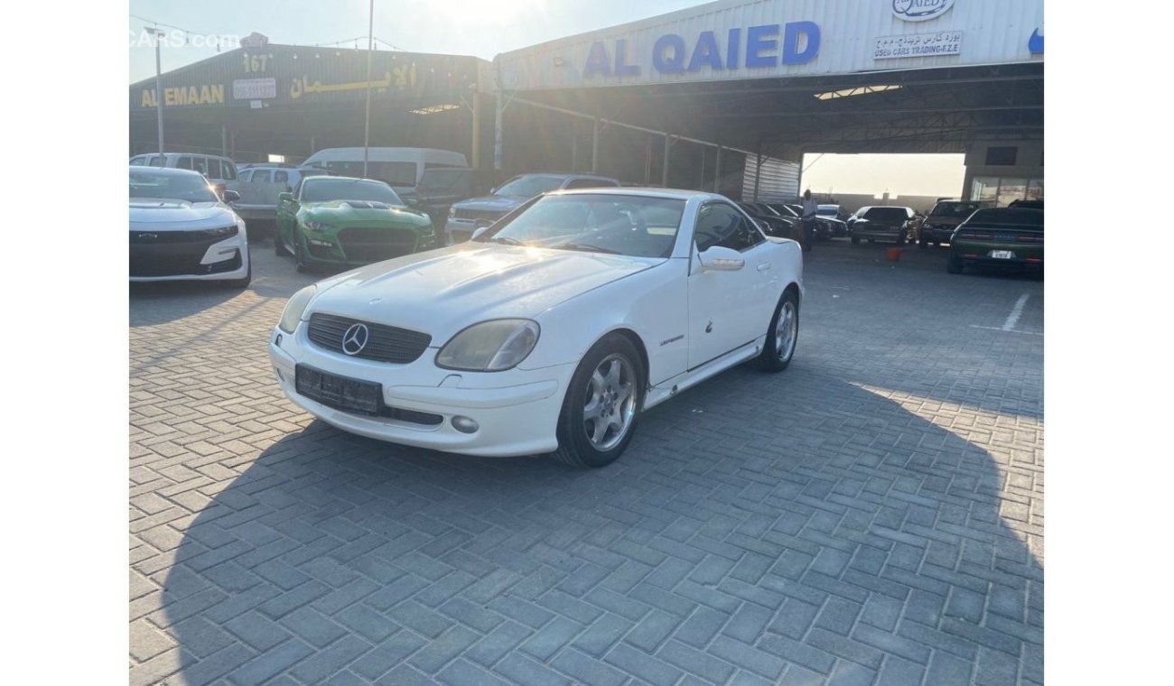 مرسيدس بنز SLK 230 موديل 2004 كومبرسير خليجي بحالة ممتازة 4 سلندر عداد المترات 111000km