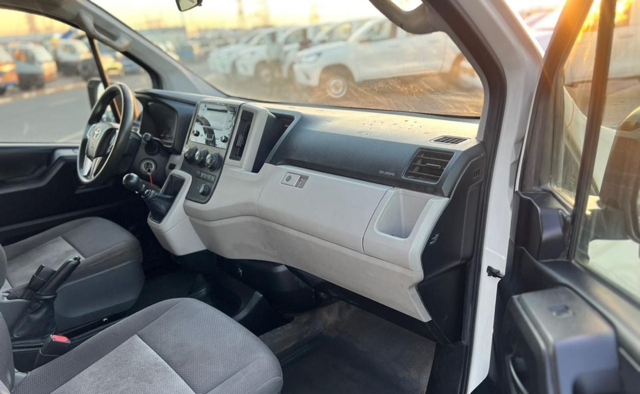 Toyota Hiace GL 2021 Toyota Hiace 3.5L V6 - Passenger - Patrol Manual - 13 Seater - No Accident -