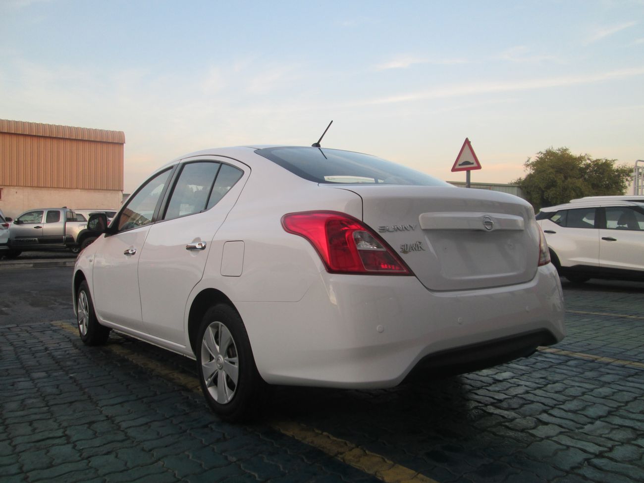 نيسان صني 1.5L New Condition Excellent Drive GCC