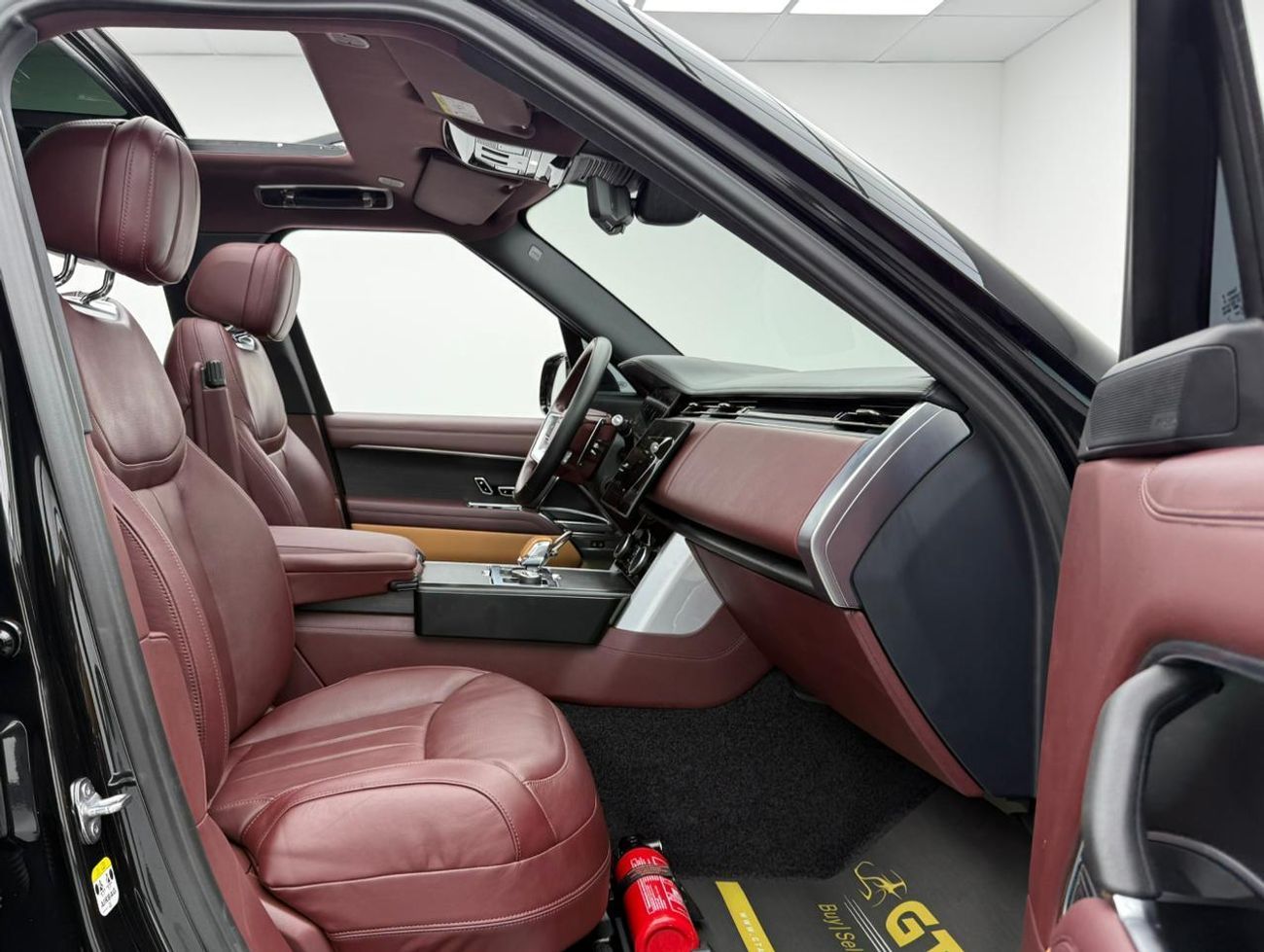 Land Rover Range Rover HSE P530 4.4L 2022 Range Rover HSE P530 With Savani Carbon Kit, 5 Years RR Warranty + Service Pack,