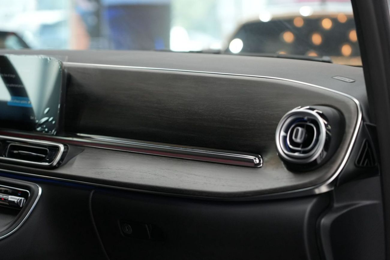 مرسيدس بنز V 300 ‏Mercedes-Benz V 300 AVANTGARDE | 2026 GCC 0km | Agency Warranty