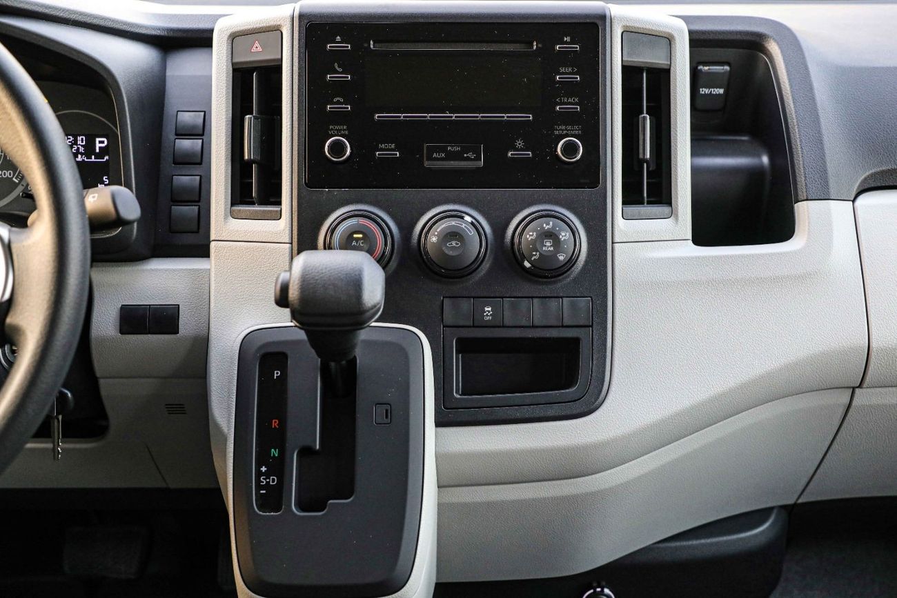 Toyota Hiace 2023 Toyota Hiace 3.5 DV P SDR - White inside Grey