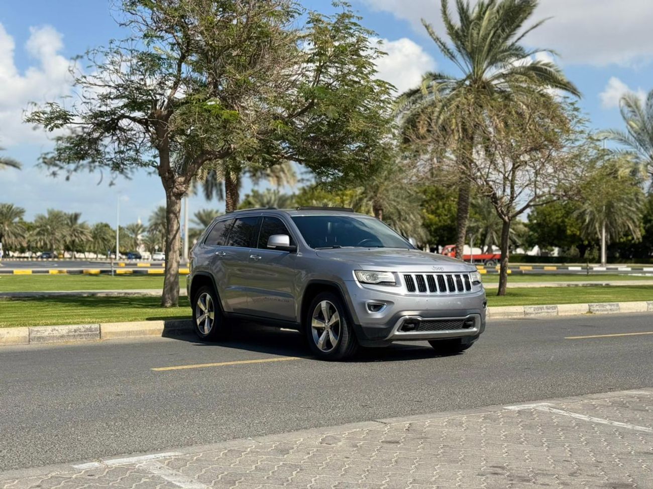 جيب جراند شيروكي Limited 3.6L