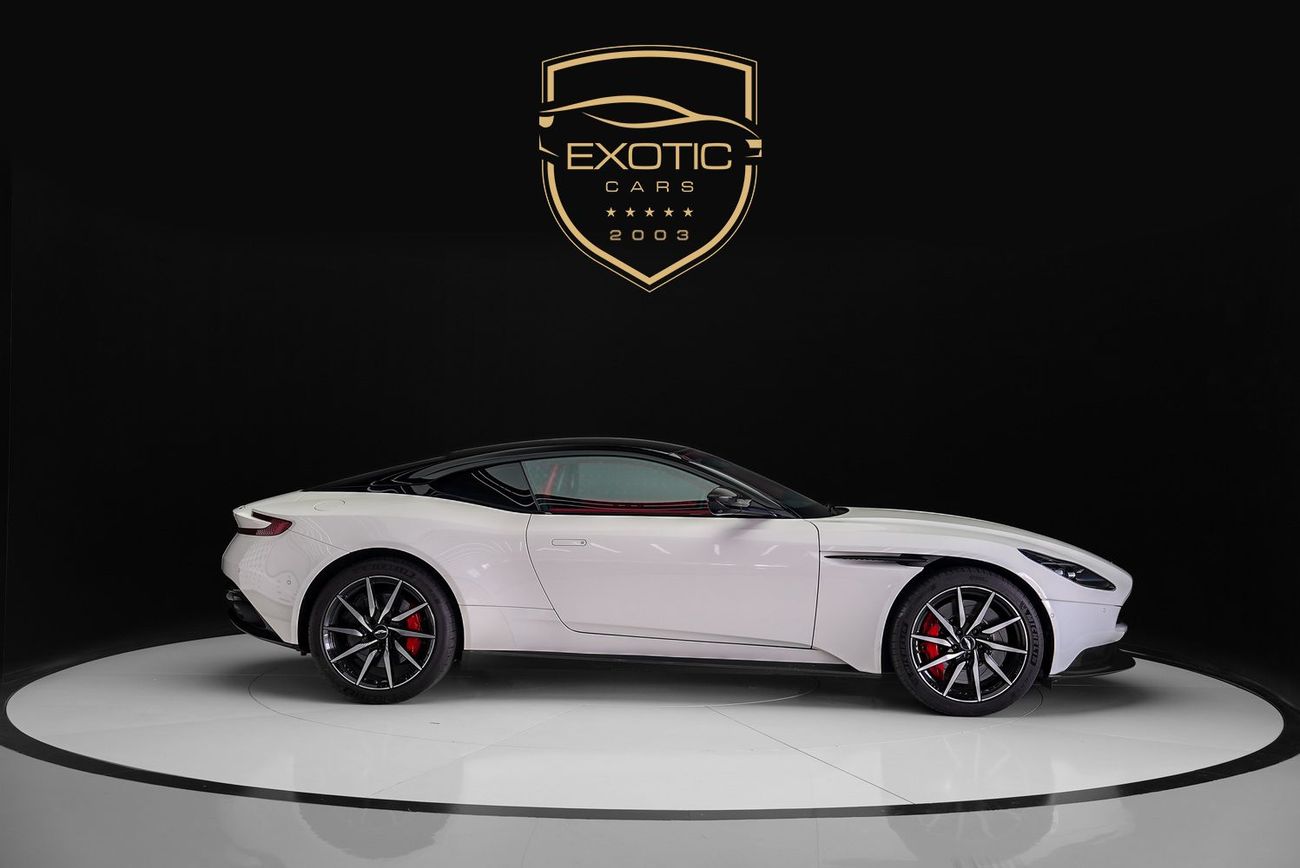 أستون مارتن DB11 Std 4.0L