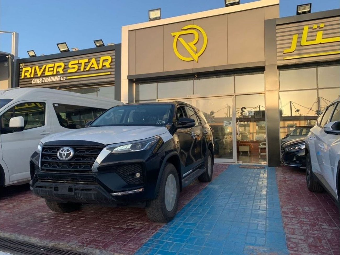 Toyota Fortuner FORTUNER 2.4L V4 4X4 FULL OPTION