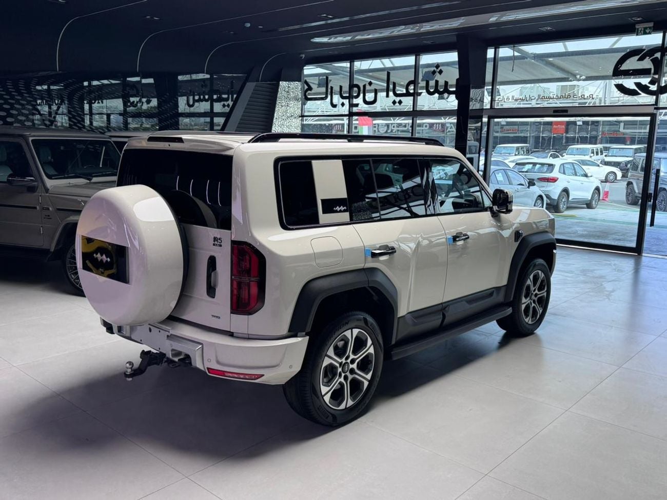 BYD Leopard 5 Leopard 5 2025 white color