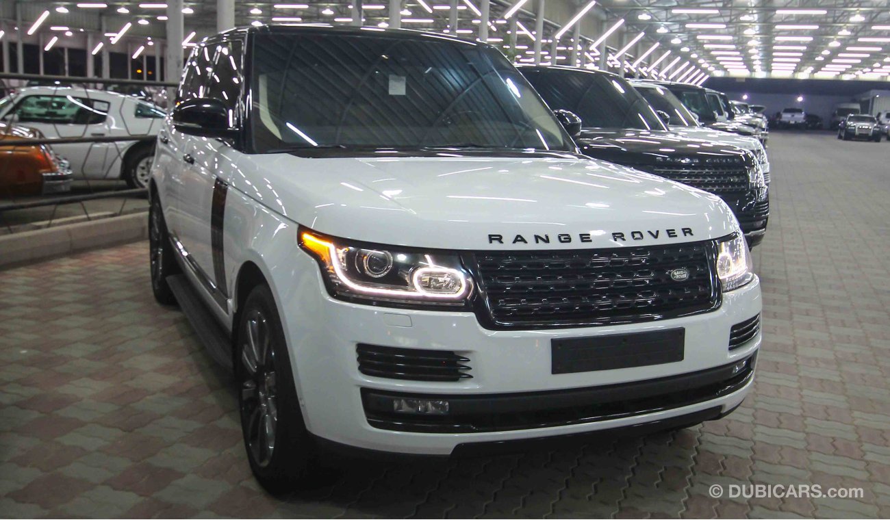 Land Rover Range Rover Vogue HSE With supercharged Badge