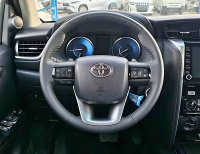 تويوتا فورتونر SR5 ADVENTURE / 4.0L V6 PETROL / CLIMATE WITH LEATHER SEATS /DIFFLOCK/ AUTO A/C (CODE # F6HA)