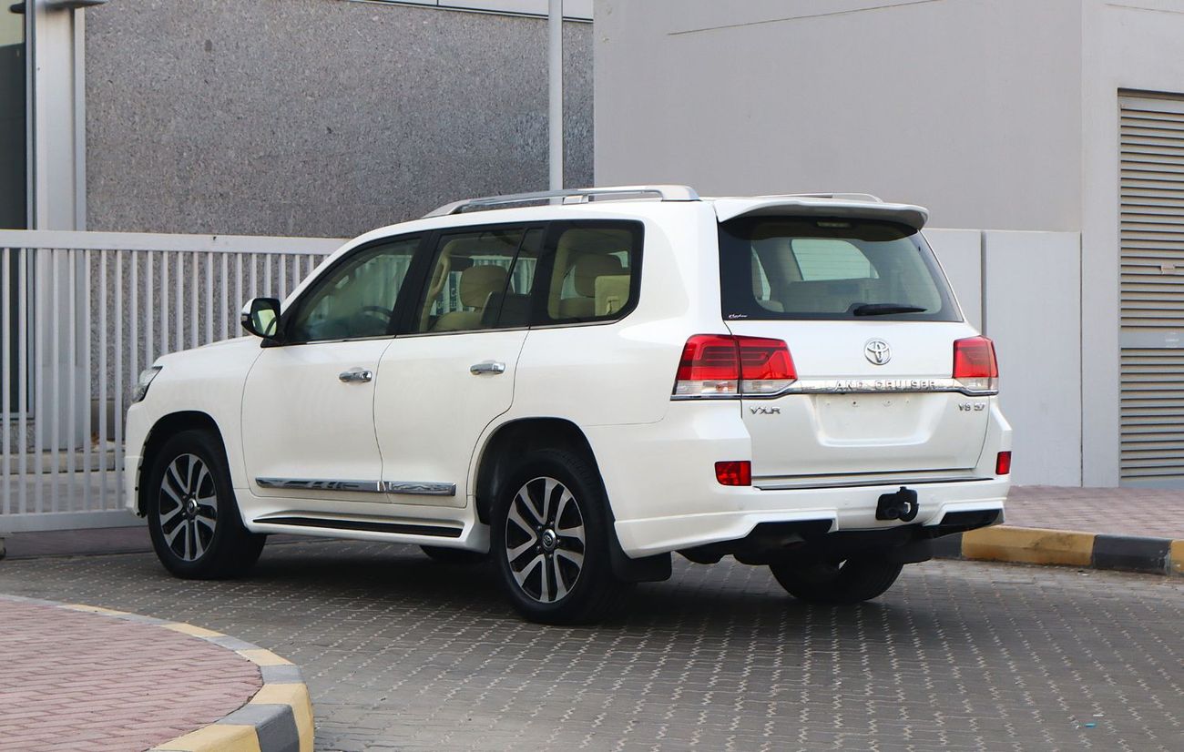 Toyota Land Cruiser VXR 5.7L 4WD