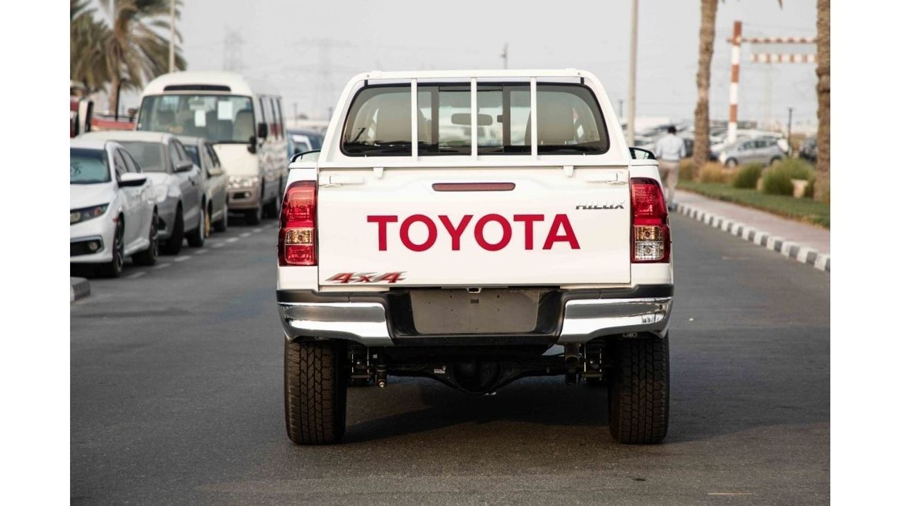 Toyota Hilux 2023 Toyota Hilux 4x4 DC 2.4 - White inside Black