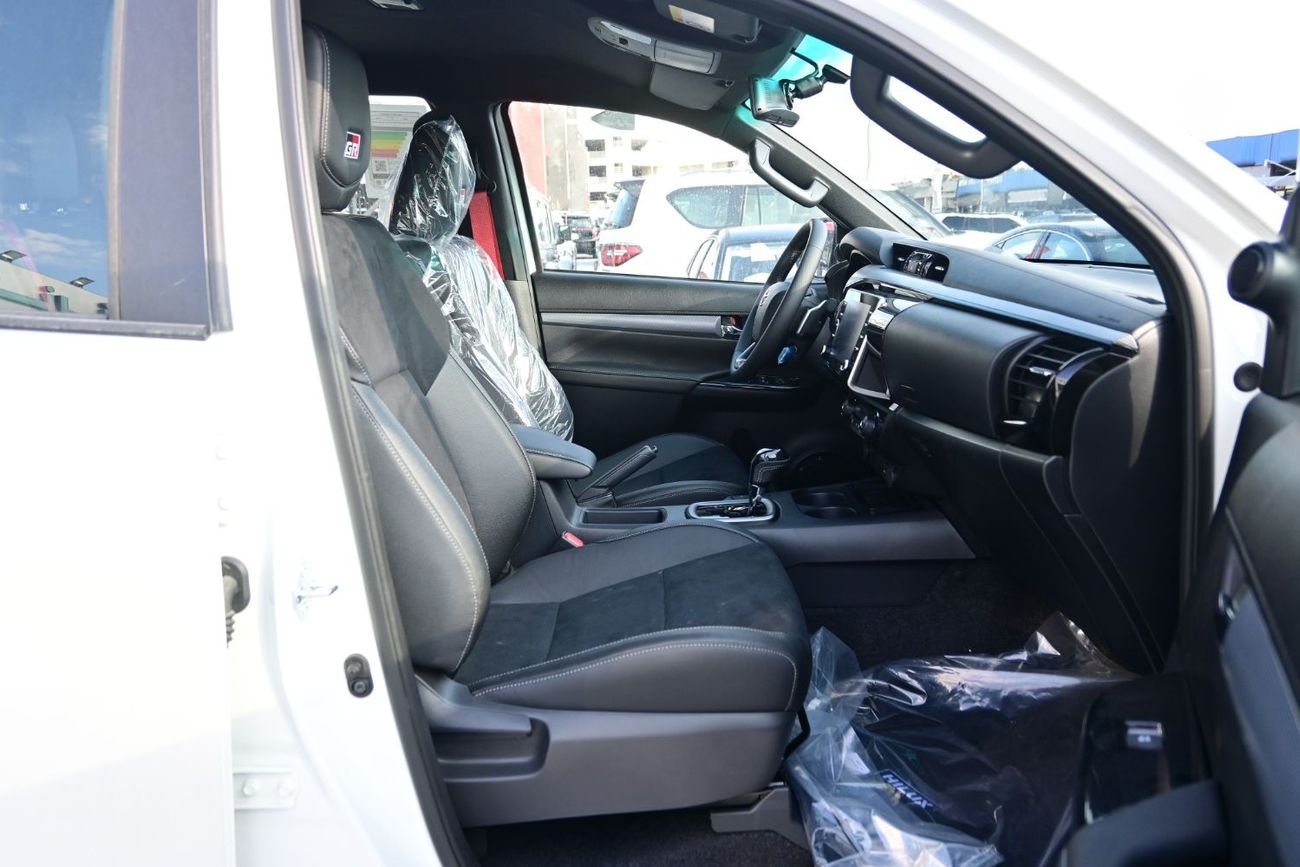 تويوتا هيلوكس Toyota Hilux GR Sport 4.0L V6, Petrol, 4WD, Pickup Color White Model 2025