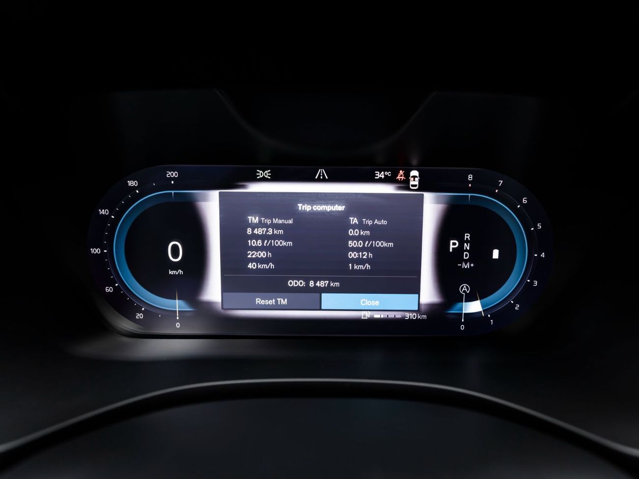 فولفو XC 60 2.0T B5 MHEV R Design (AWD)