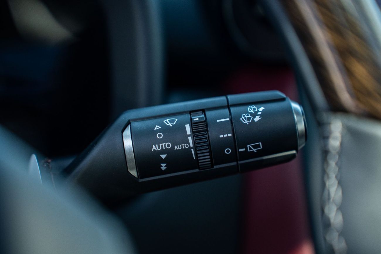 Lexus LX 700h Lexus LX 700 2025 3.5L hybrid  Transmission Automatic  Signature 7 seats  Full option  22 rims  Hudp