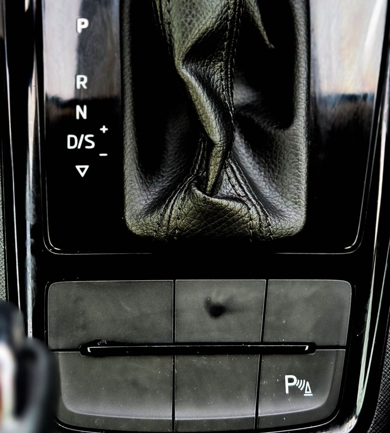 سكودا كاميك سكودا كاميك | موديل ٢٠٢١، خليجي | محرك ١.٦ لتر | طلاء أصلي | صيانة الوكالة | حالة ممتازة | قسط شهري