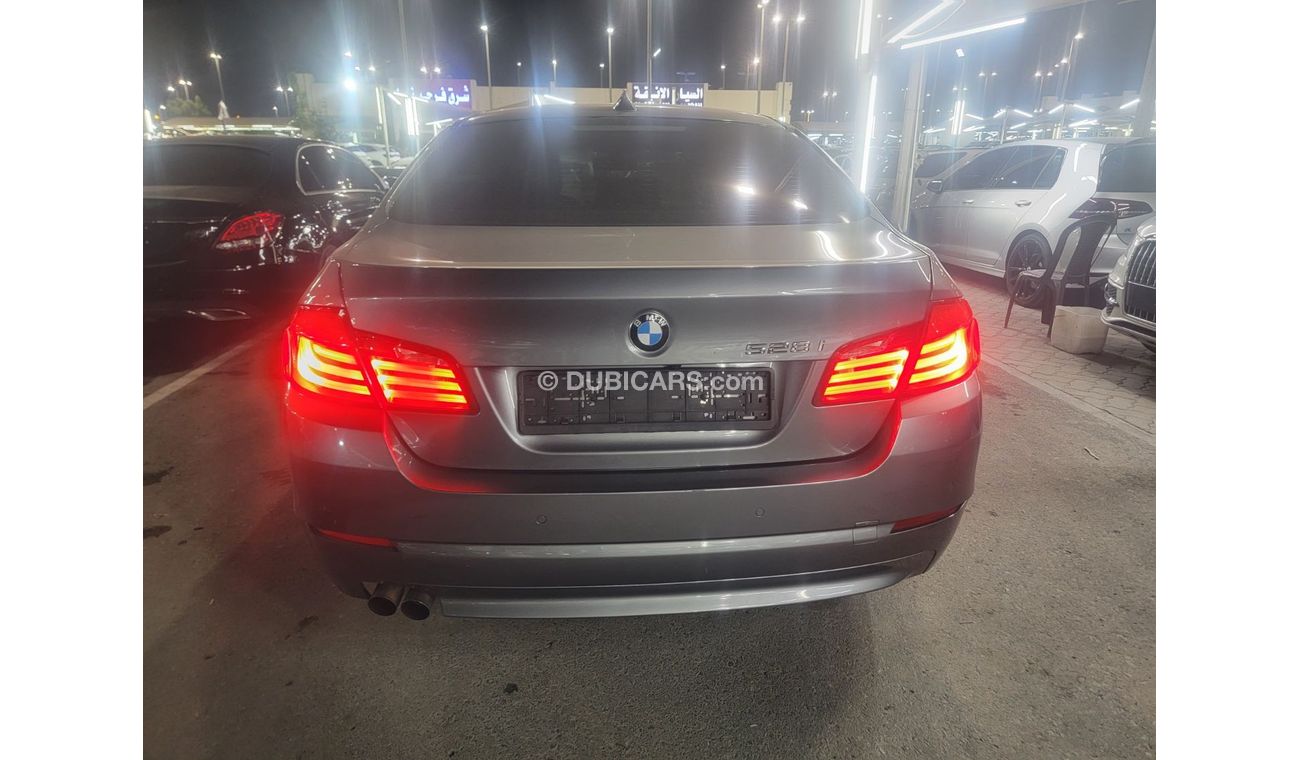 بي أم دبليو 528i اكزكيتيف