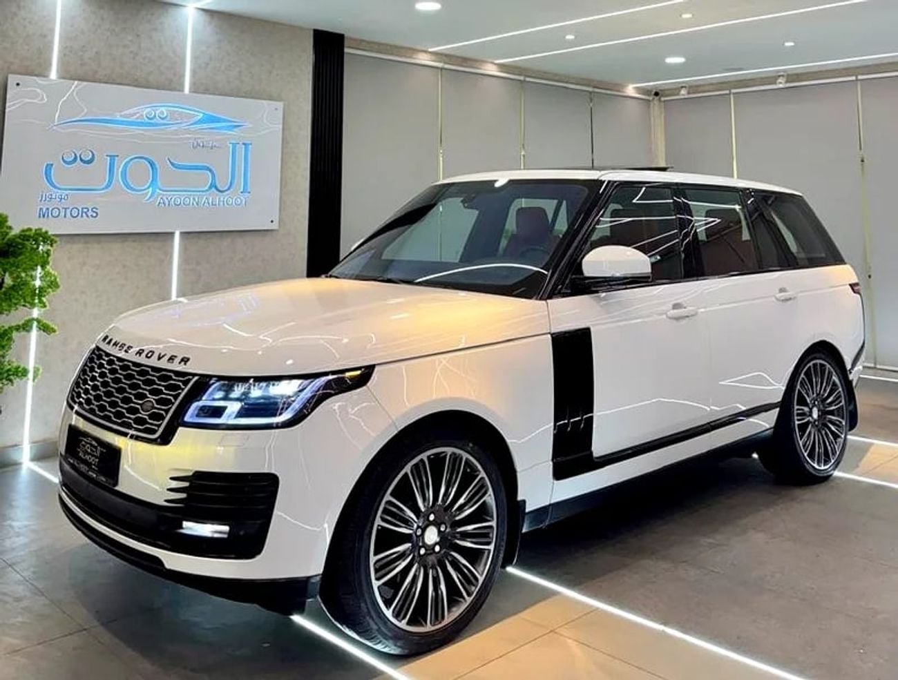 Land Rover Range Rover AUTOBIOGRAPHY SUPERCHARGED RR VOGUE V8 || FACELIFT || GCC || TOP RANGE || PANORAMIC ROOF