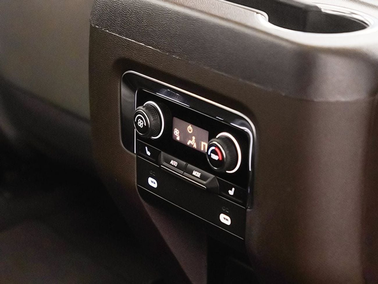 Chevrolet Tahoe Z71 (5.3L, 355 HP)