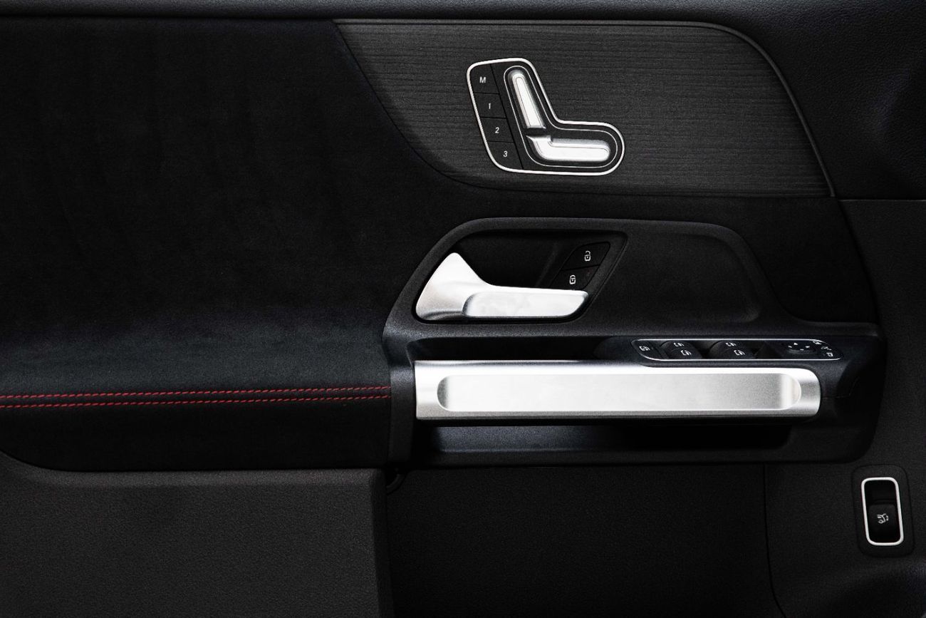 Mercedes-Benz EQB 350 SUV 4Matic | 3,330 P.M  | 0% Downpayment | Mercedes-Benz EQB 350!