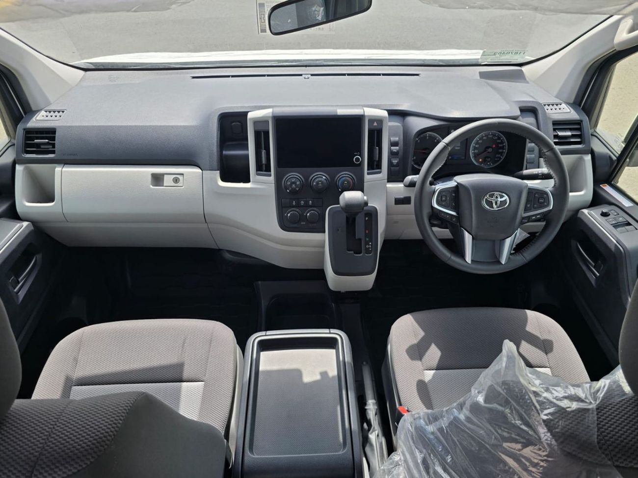 Toyota Hiace TOYOTA HIACE COMMUTER VAN RHD 2024 MODEL 2.8 L DIESEL AUTOMATIC(PM58033)