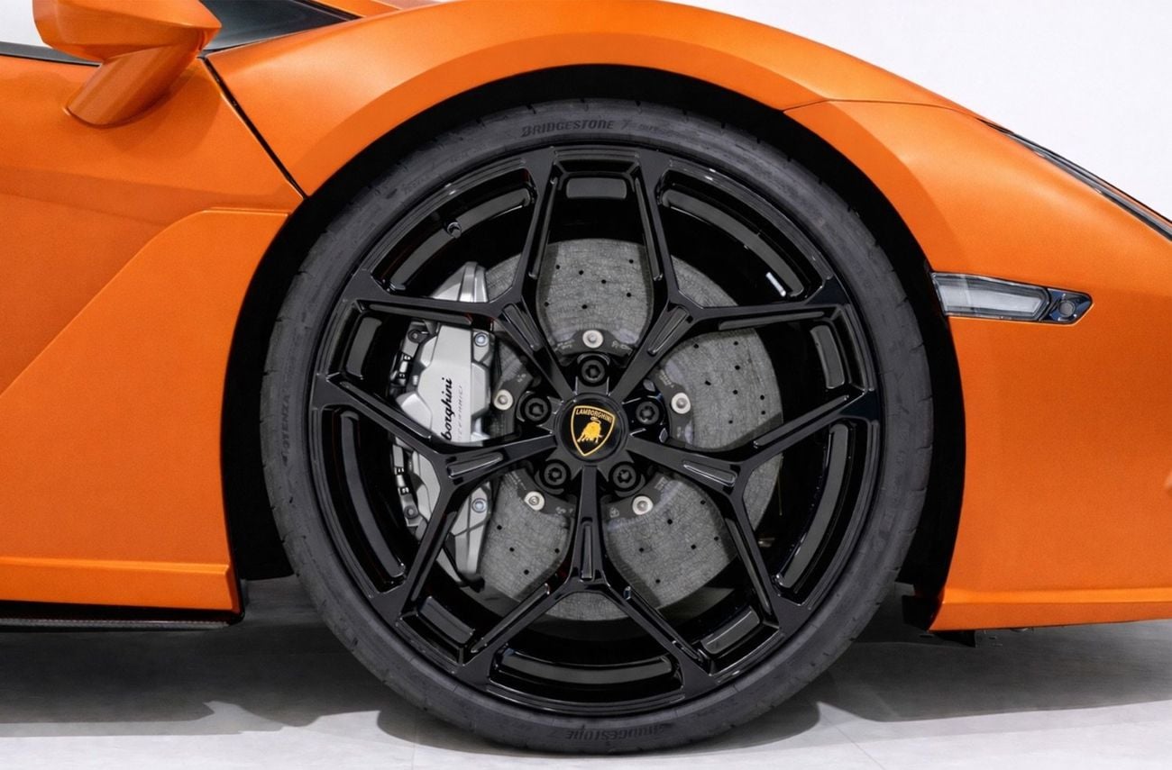 لامبورغيني ريفويلتو 6.5L V12 Hybrid