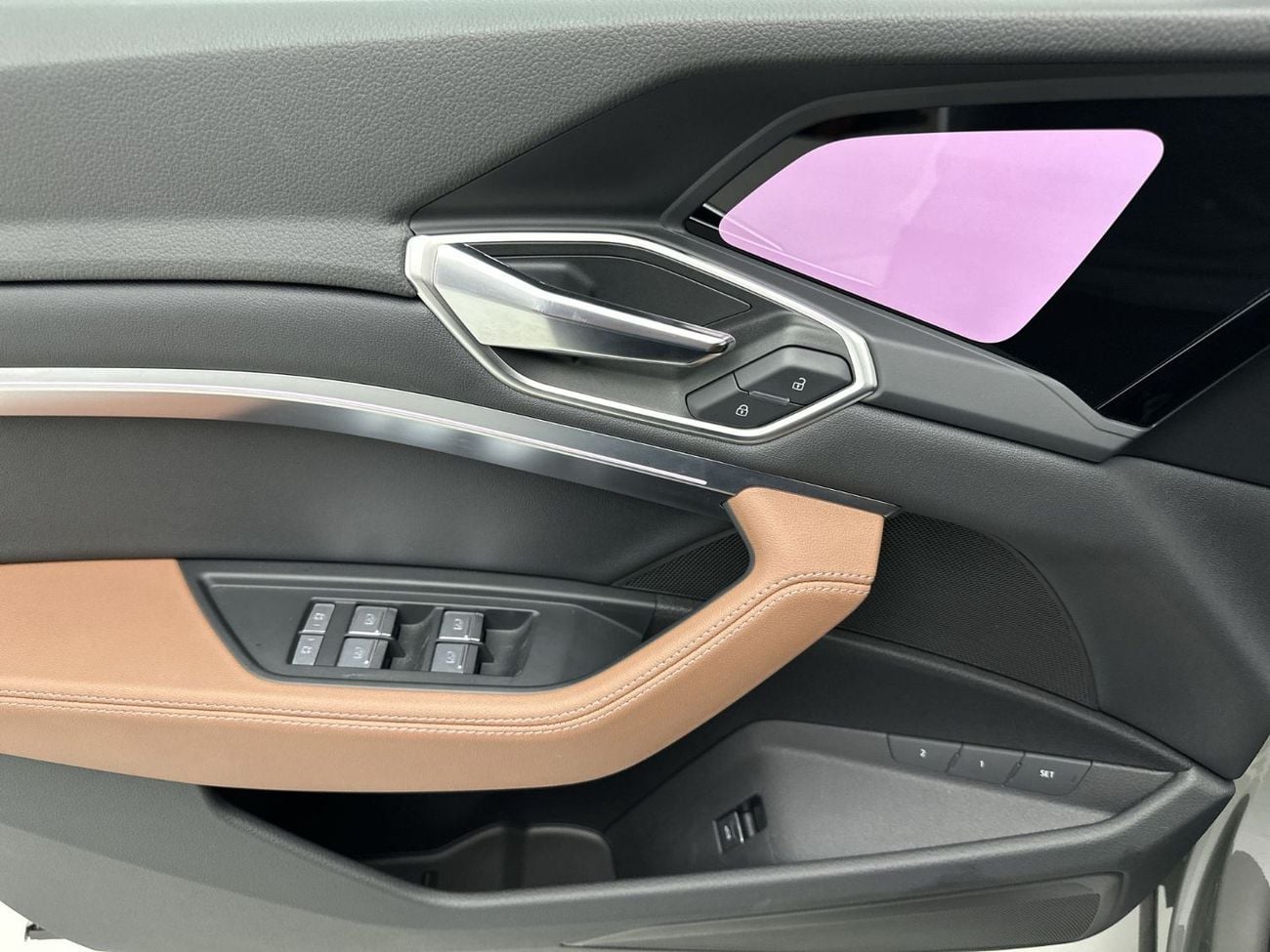 أودي Q8 إي ترون 55 quattro S Line Sportback 408hp Progress (Ref# 017547)