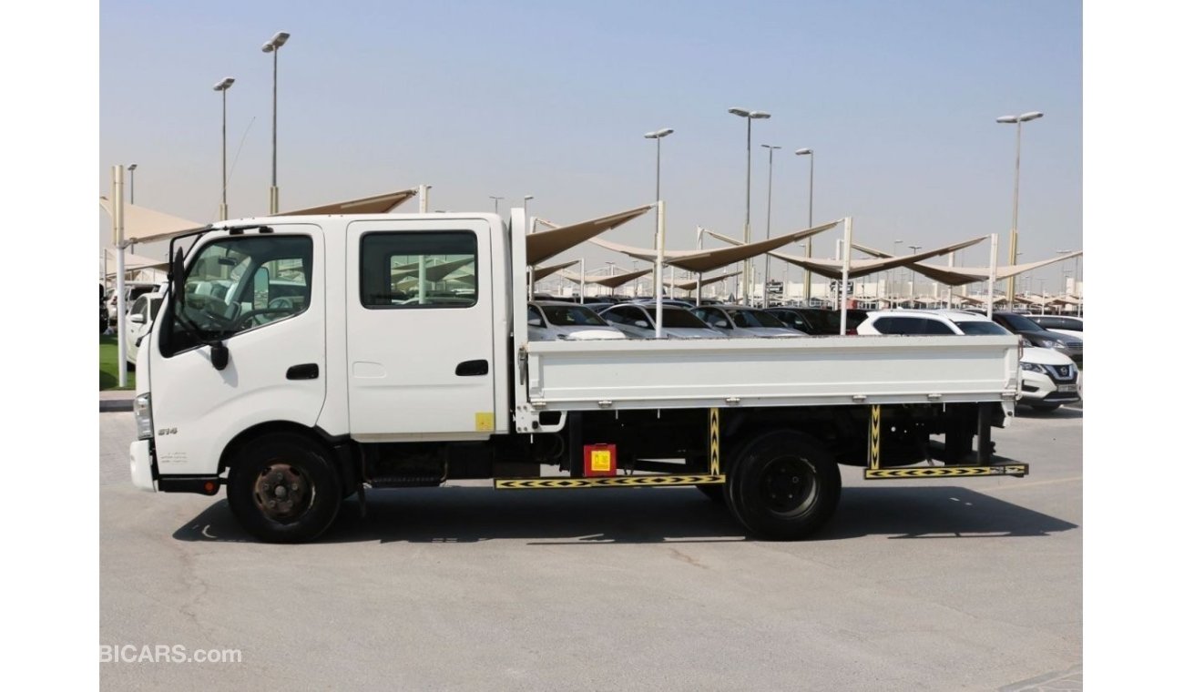 هينو 300 2016 | DOUBLE CABIN CANTER 3 TON WITH GCC SPECS AND EXCELLENT CONDITION