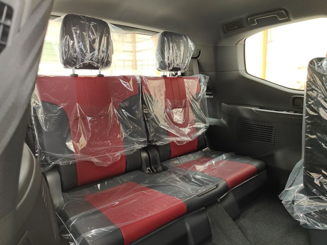 تويوتا لاند كروزر 2025 Toyota Land Cruiser LC300 GR-Sport HEV (Full-Option with Radar) 3.5L V6 Twin Turbo Hybrid Expor