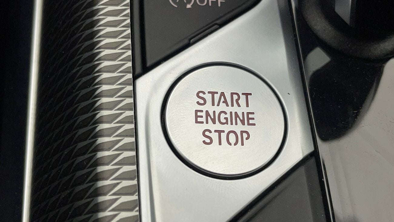 بي أم دبليو 330i M SPORT 2 | بدون دفعة مقدمة | اختبار القيادة في المنزل