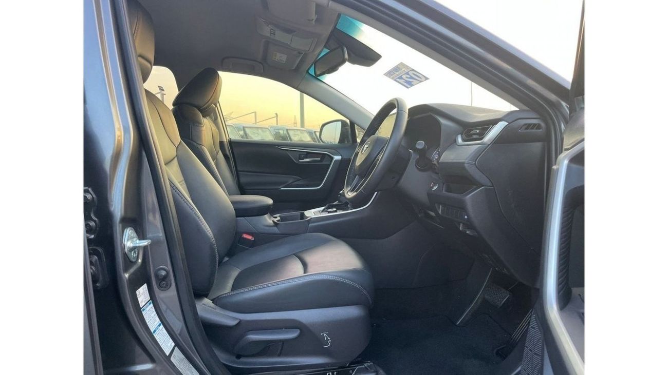 تويوتا راف ٤ *Offer*2021 Toyota RAV4 Hybrid - 2.5L V4 - Right Hand Drive - Japan Specs --UAE PASS