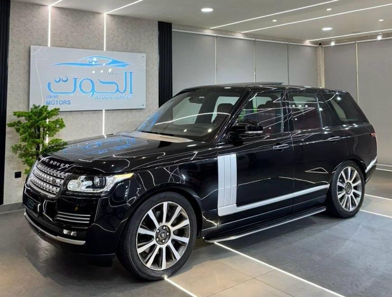 Land Rover Range Rover Supercharged 5.0L VIP RANGE ROVER VOGUE || SUPERCHARGE || RADAR || TOP RANGE || GCC || FREE ACCIDENT