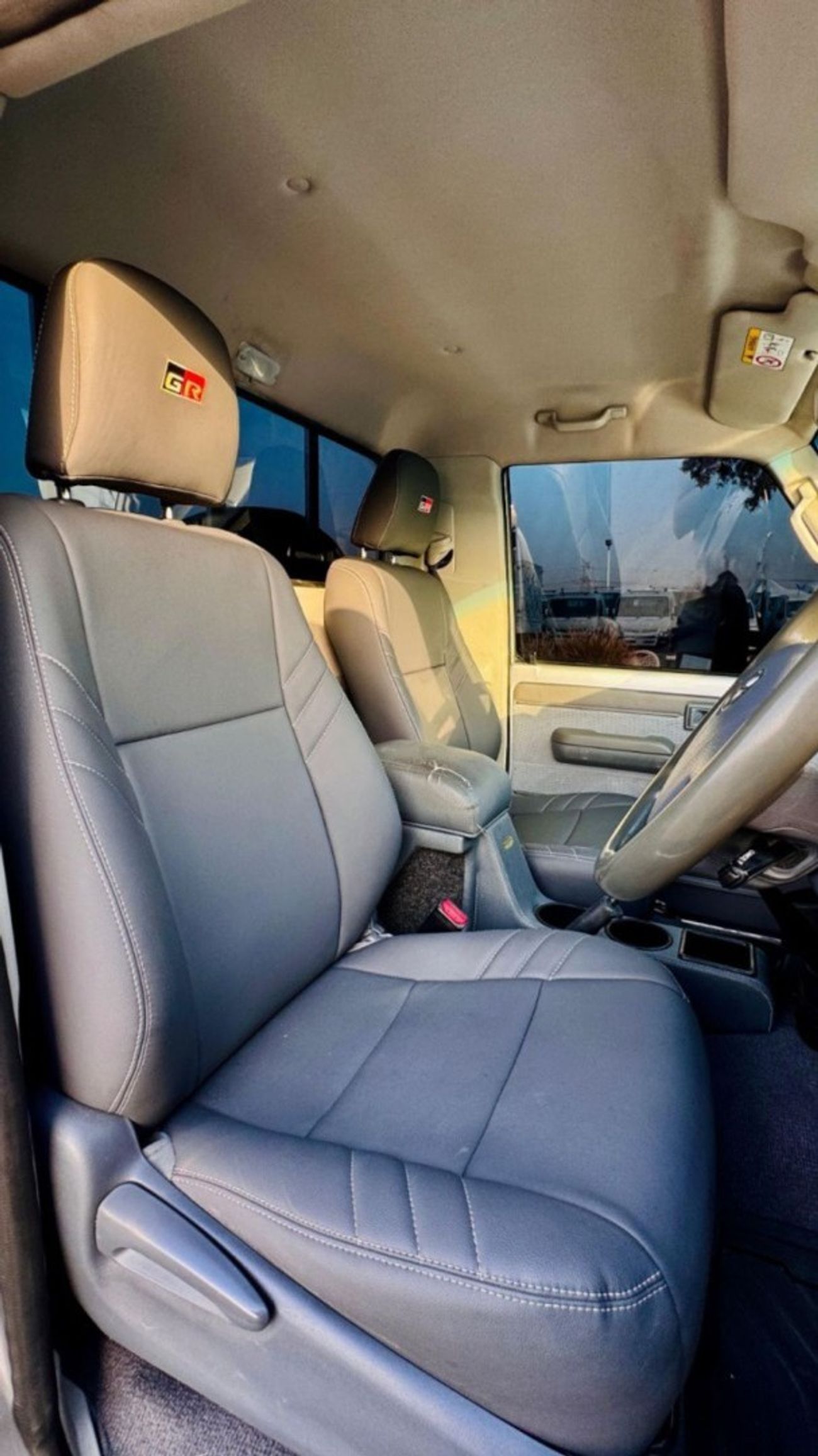 Toyota Land Cruiser Pick Up SINGLE CABIN | MANUAL TRANSMISSION | 4.5L DIESEL ENGINE | 2017 | RHD | PREMIUM TUFF BULL BAR WITH LE