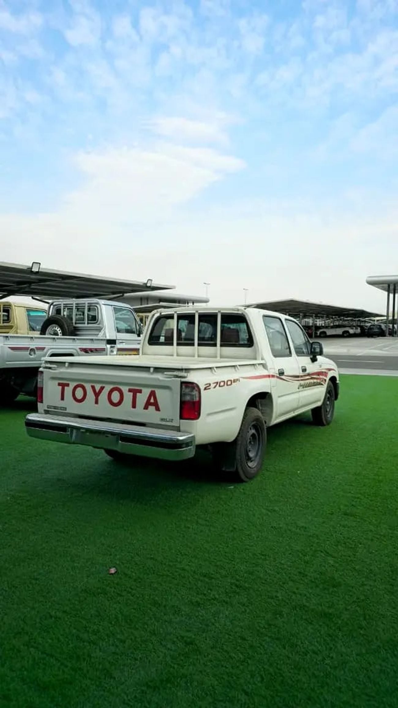 Toyota Hilux DLX Double Cab GLX - GCC Specs