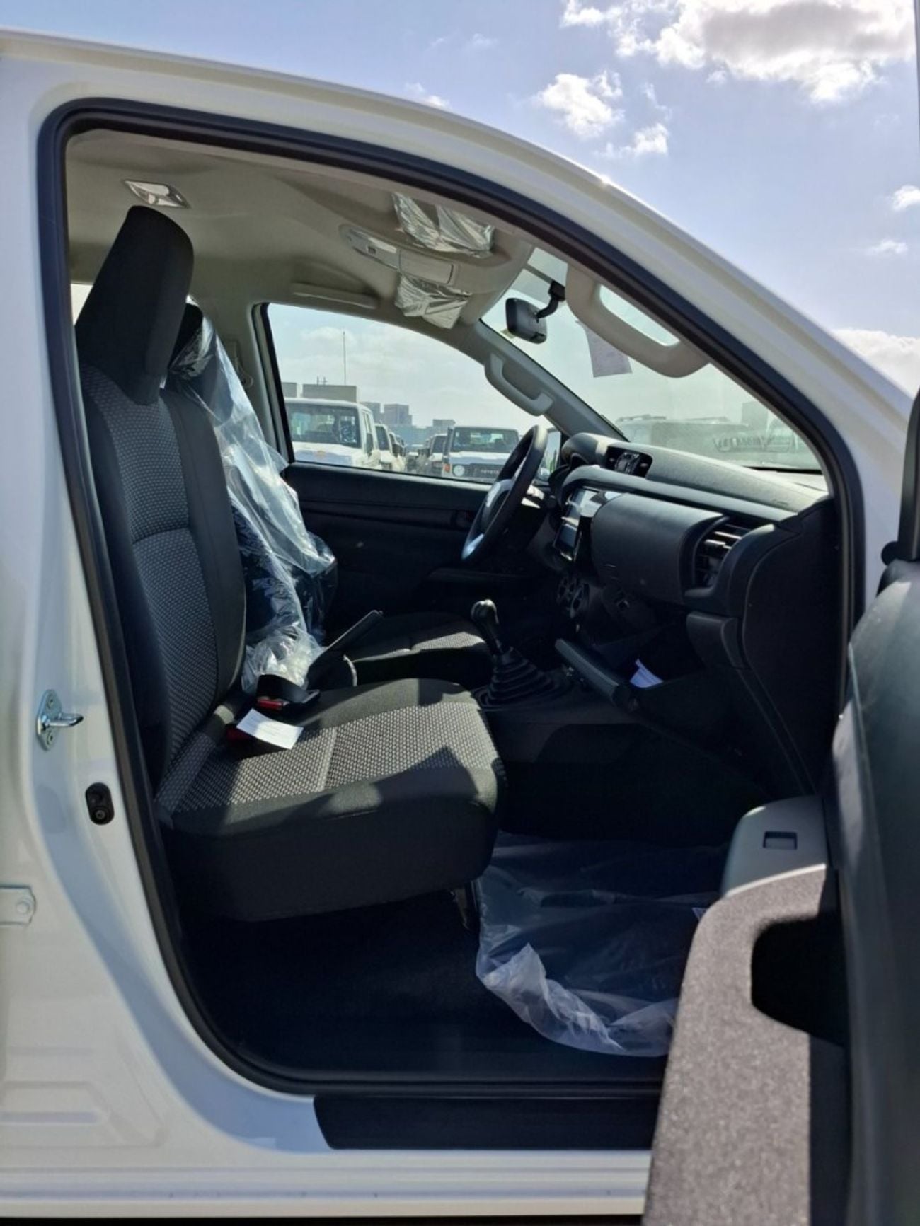 Toyota Hilux DLX Diesel 4WD Double Cab PWR Basic Diesel 2.4L * Export for Africa*