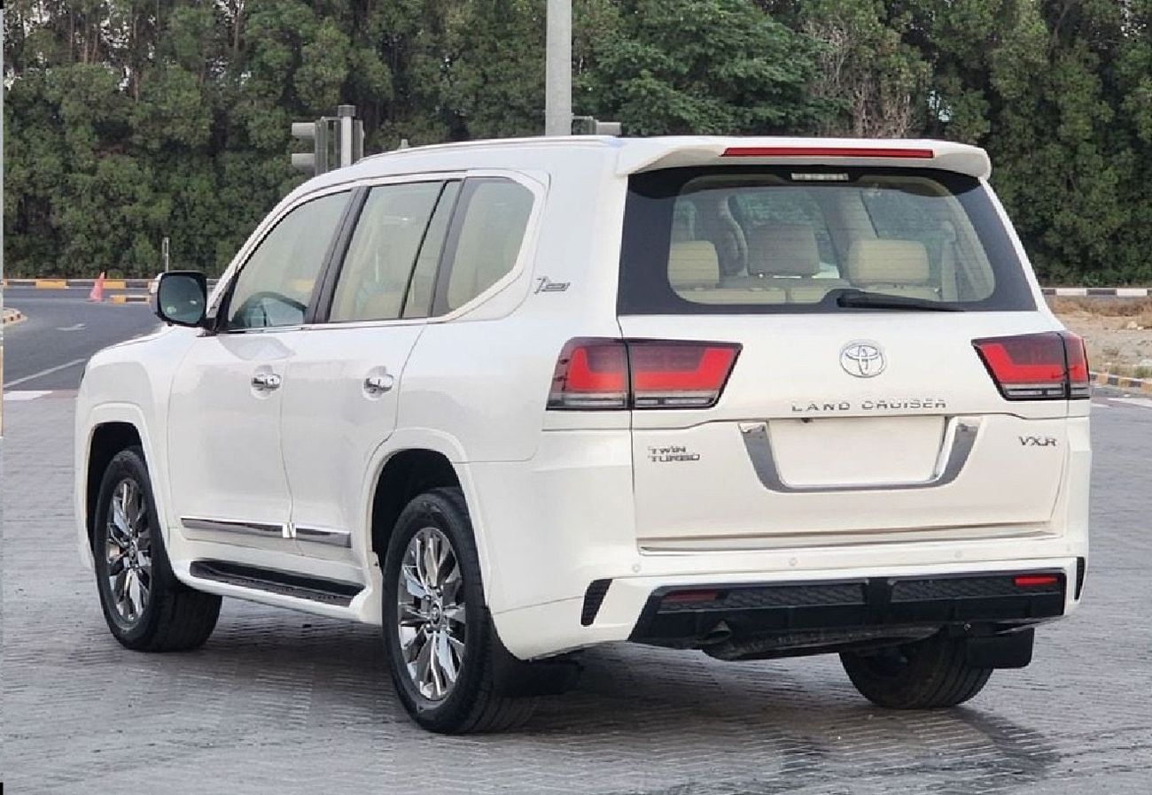 تويوتا لاند كروزر 2015 VXR V8 Facelift 2024 Ship Full Option Top Of The Range Car is very clean Title