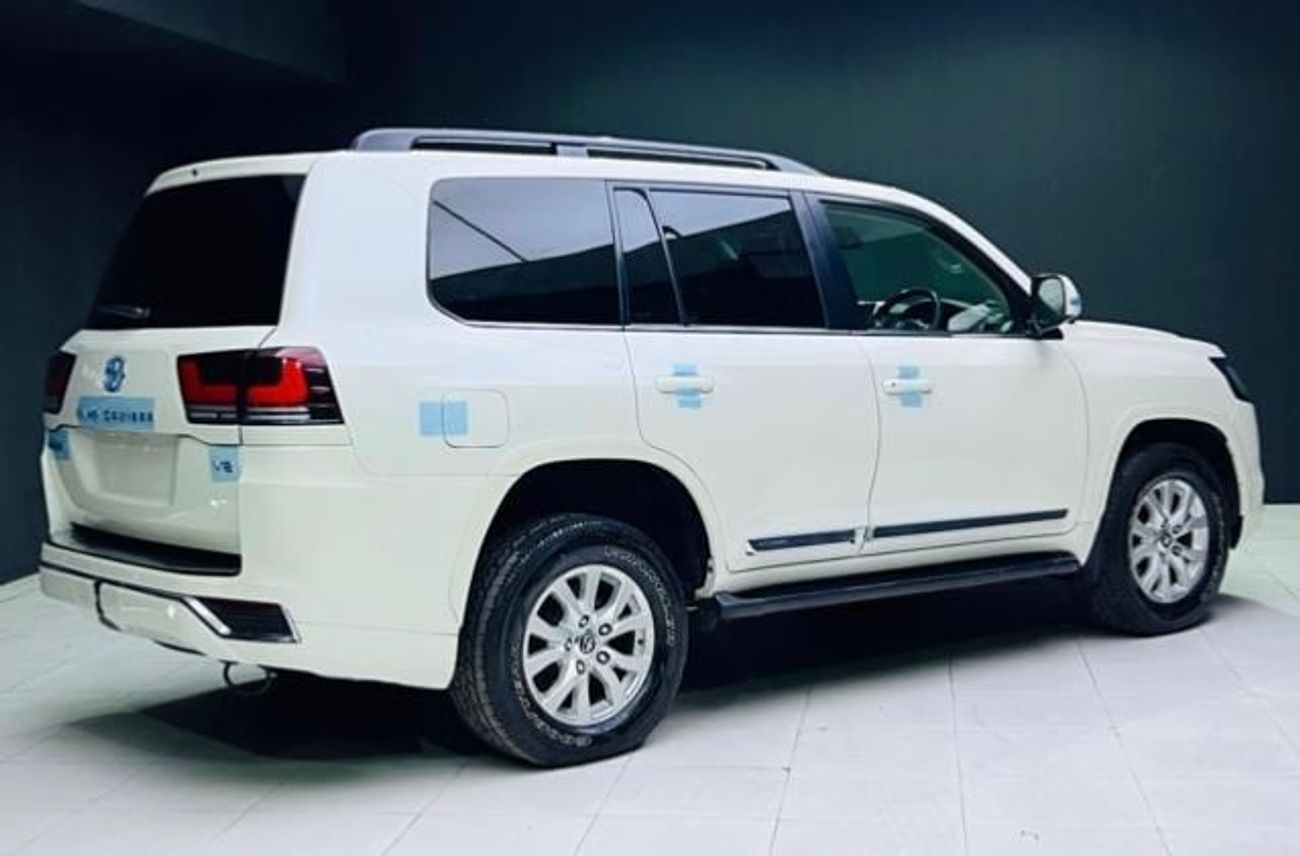 تويوتا لاند كروزر Sahara 2016 Model RHD Diesel Engine Full Option Facelift to LC300 2024 Very Clean And Perfect