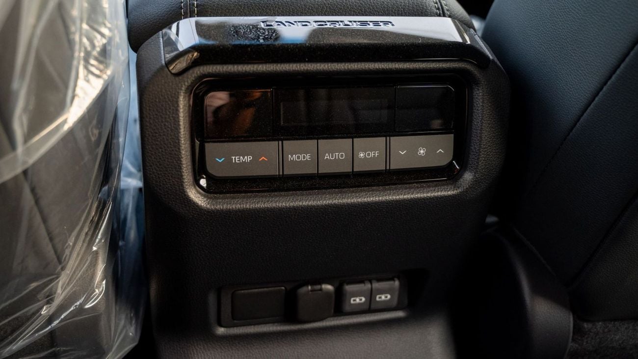 تويوتا برادو 2.8T DSL All Rounder . Four Wheel Drive , 7 Seats . 5 Door . Automatic