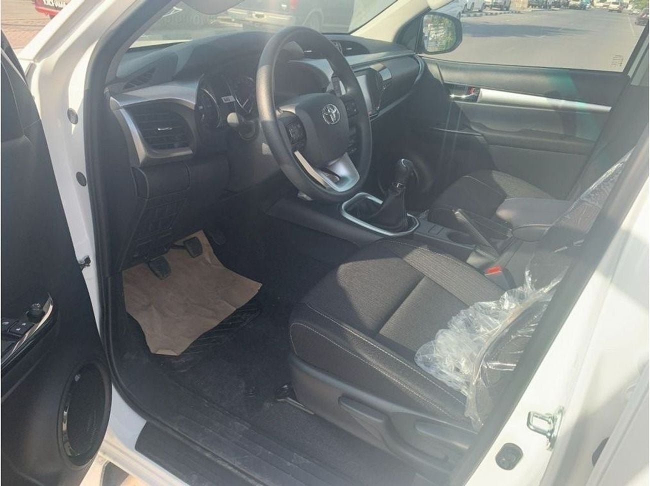 تويوتا هيلوكس HI-LUX DC - SR5 -4WD M/T V4 2.4L DSL - POWER OPTION - DOUBLE AC - 23MY