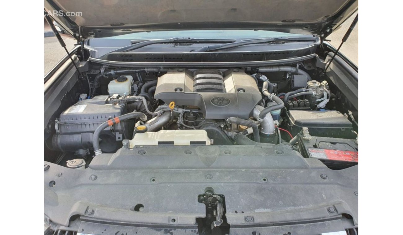 Toyota Prado diesel beige interior