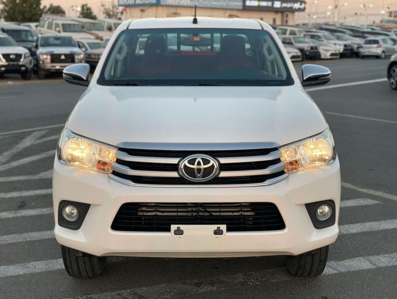 تويوتا هيلوكس 2022 Toyota Hilux Deisel Manual Transmission - 4x4 AWD - 2.4L V4 - Rear CAM - Auto Doors -