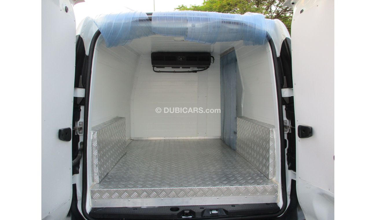 رينو دوكر فان 2018 مع ثلاجه بحاله الوكاله ماشيه فقط 28000 كيلوا تحت الضمان