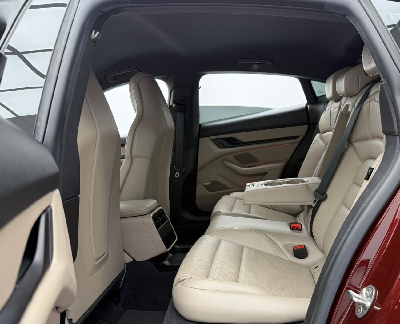 بورش تايكان Base 2022 Porsche Taycan ,Al Nabooda Warranty ,Full Service History ,GCC