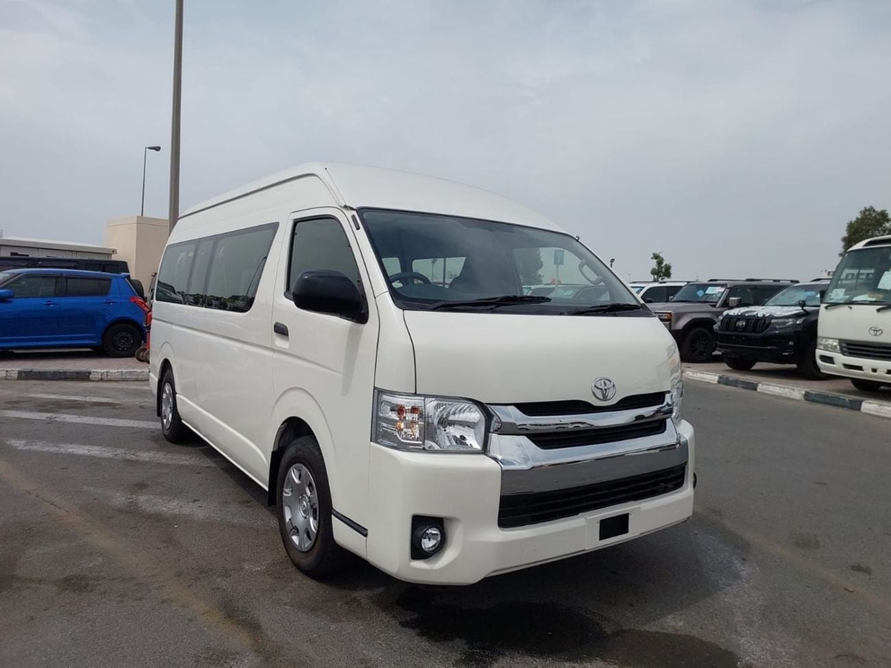 Toyota Hiace TOYOTA HIACE COMMUTER VAN RHD 2018 MODEL 3.0 L DIESEL AUTOMATIC(PM36297)