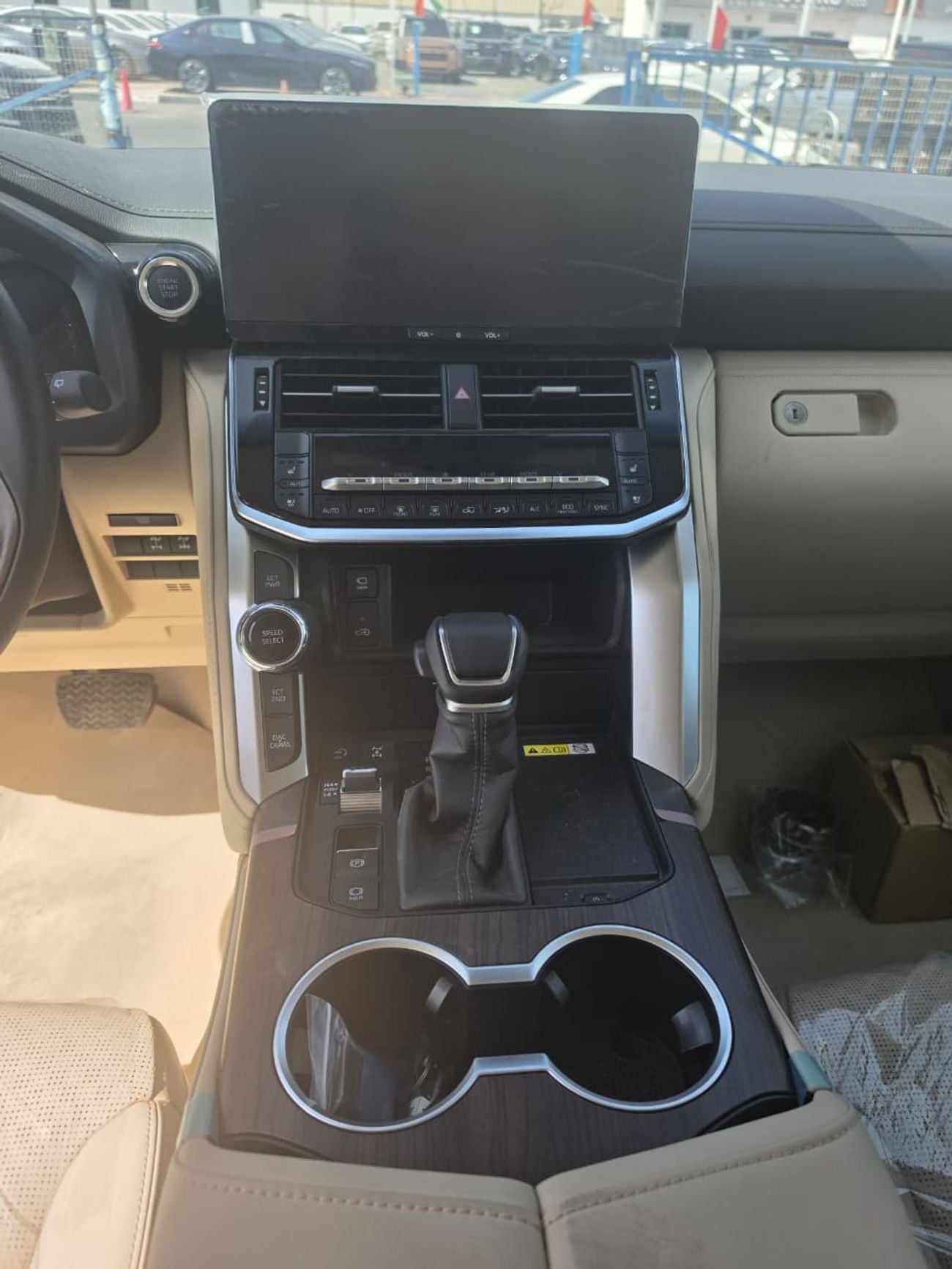 تويوتا لاند كروزر Toyota Land Cruiser LC300 VXR 4.0L 2026 – فل أوبشن | 4.0 لتر V6 | رمادي خارجي | داخلية بيج