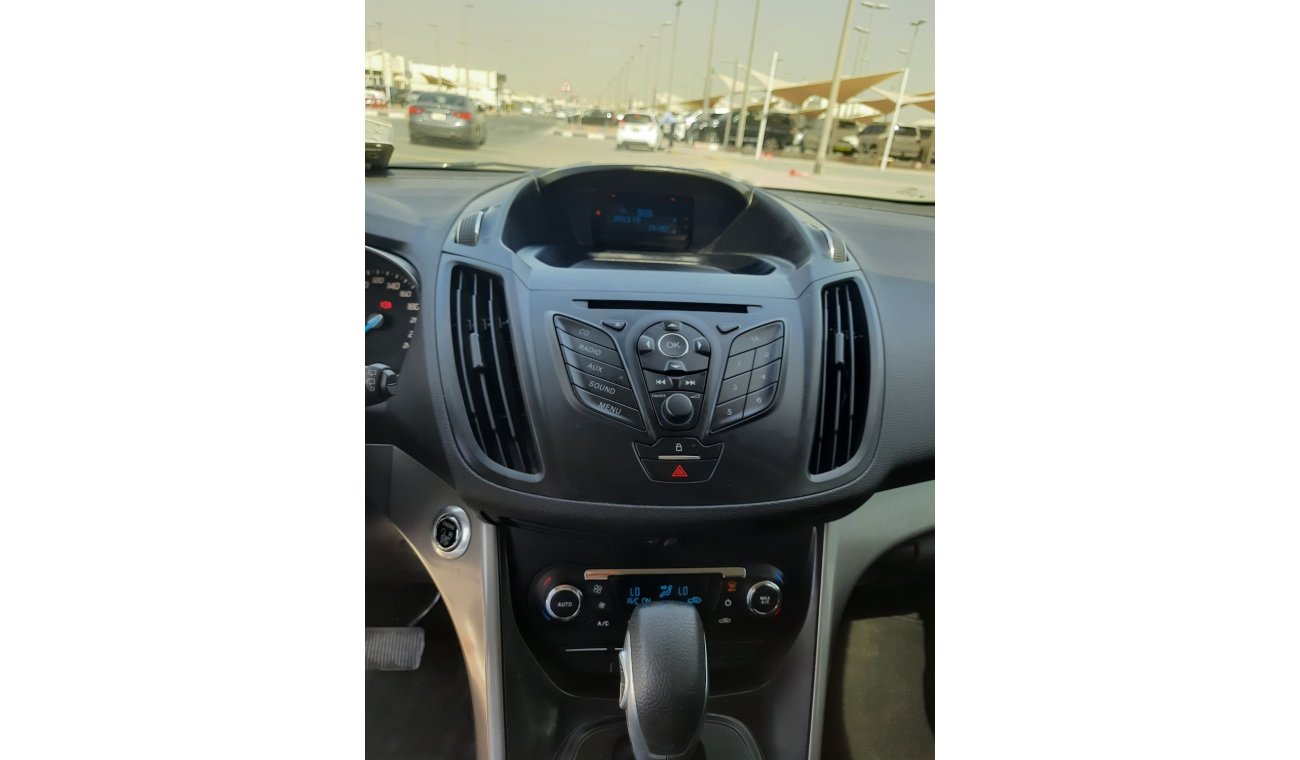 Ford Escape Ford Escape 2015 gcc full automatic for sale