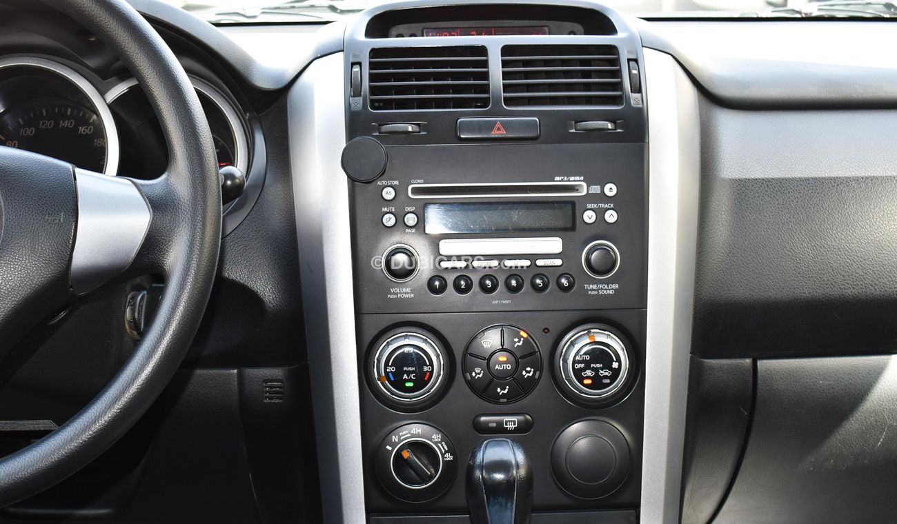 Suzuki Grand Vitara Gulf model 2008 Forwell silver color in excellent condition