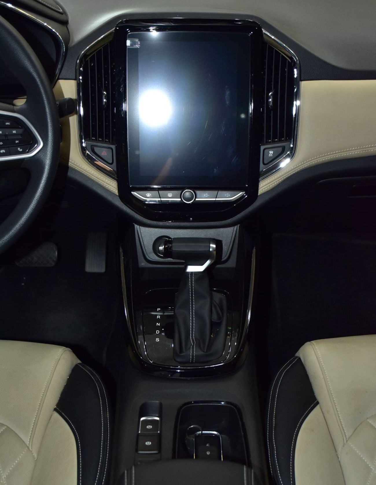 Chevrolet Captiva EXCELLENT DEAL for our Chevrolet Captiva Premier ( 2025 Model ) in White Color GCC Specs